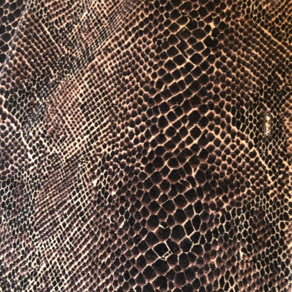 Snake Skin Soft Button Down Long Sleeve Blouse! - Picture 8 of 9